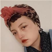 Profesora de francés imparte clases a niños de todas las edades